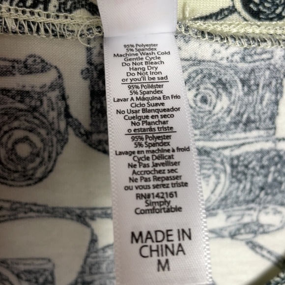 LuLaRoe Short Sleeve Camera Print V-Neck Top Size Medium - Picture 5 of 6